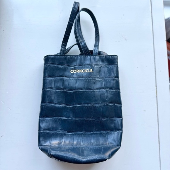 Corkcicle Carry Sling Bag - Navy - Picture 4 of 9